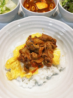 ふわふわ卵のせ豚キムチ丼-レシピのメイン写真