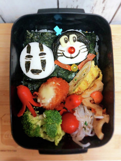 カオナシ&白黒ドラえもん 簡単キャラ弁-レシピのメイン写真