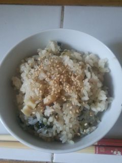 ちくわとしめじとワカメの炊き込みご飯-レシピのメイン写真