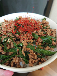 豚挽肉のニラピリ辛丼-レシピのメイン写真
