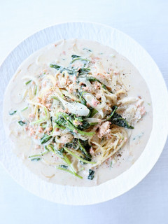 鮭フレークとほうれん草のクリームパスタ-レシピのメイン写真