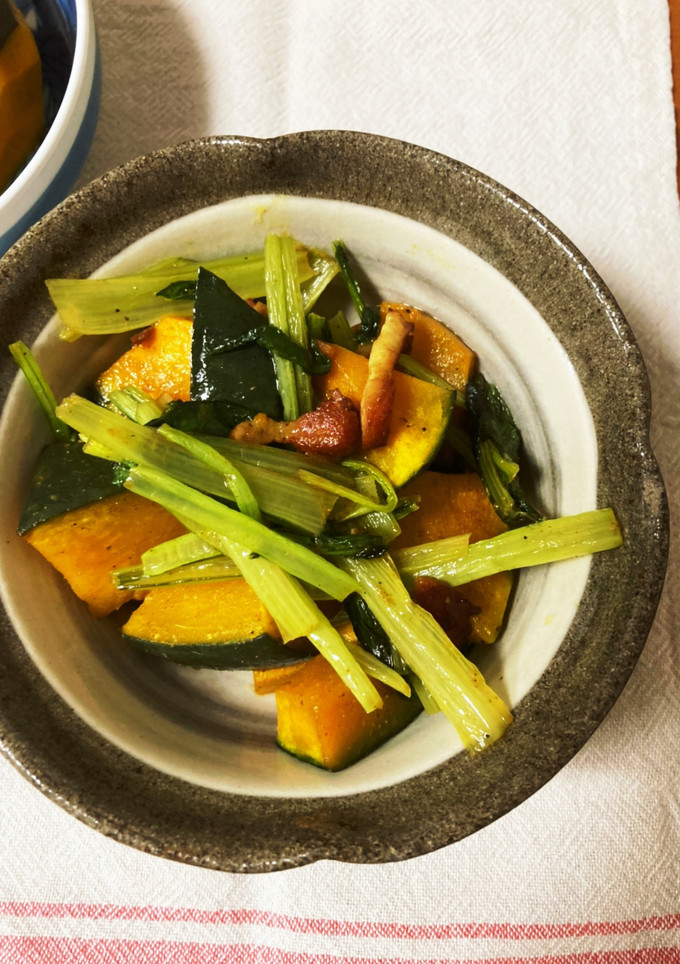 簡単！かぼちゃと小松菜のカレー炒め-レシピのメイン写真