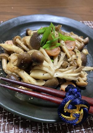 ガリバタ醤油で山盛りきのこ♪-レシピのメイン写真