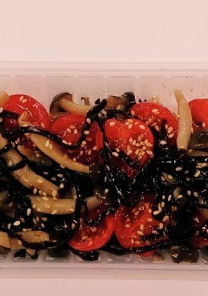 “ごま昆布煮しめじプチトマトサラダ和え”-レシピのメイン写真