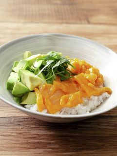 とろっと濃厚! うにサーモンとアボカド丼-レシピのメイン写真