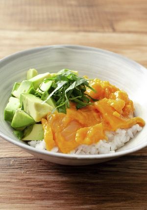 とろっと濃厚! うにサーモンとアボカド丼-レシピのメイン写真