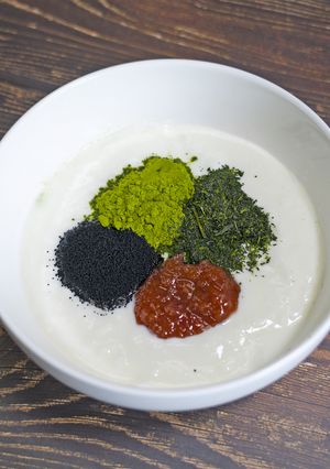 『ヨーグルト 活性炭と緑茶のせ』-レシピのメイン写真