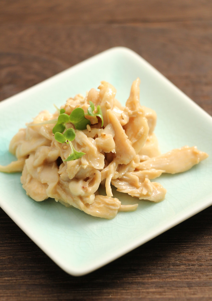 キッチンの秘密！蒸し鶏皮の胡麻和え-レシピのメイン写真