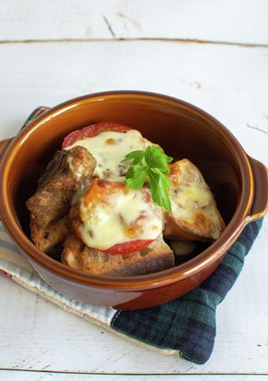 まぐろほほ肉のトマトカレーでパングラタン-レシピのメイン写真