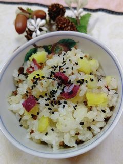 簡単炊飯器でホクホクさつま芋ご飯お肉入り-レシピのメイン写真