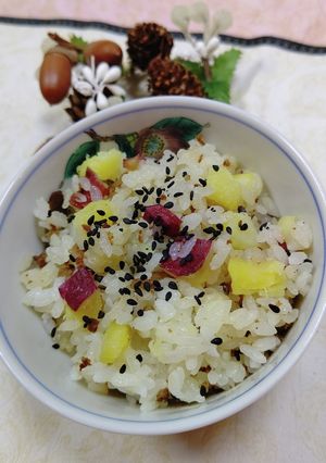 簡単炊飯器でホクホクさつま芋ご飯お肉入り-レシピのメイン写真