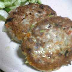 รูปของ 栄養たっぷり>゜)))彡いわしバーグ