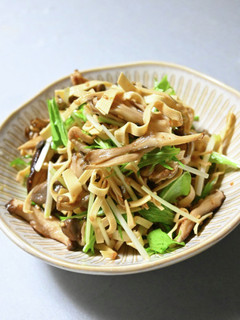 豆腐干糸と焼ききのこの中華和え-レシピのメイン写真