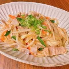 รูปของ ホルモン焼きうどん