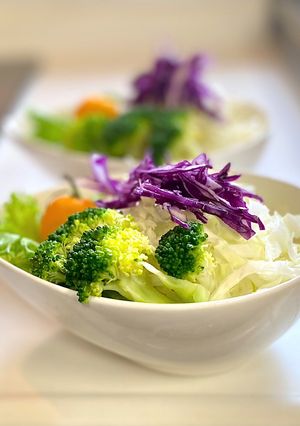 紫キャベツでいつものサラダが華やかに-レシピのメイン写真