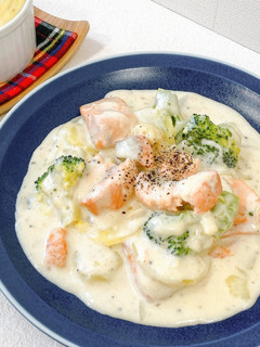 鮭とじゃがいものクリームチーズシチュー-レシピのメイン写真