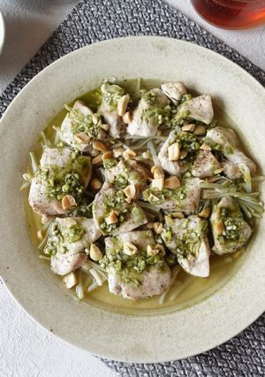 レンジで簡単蒸し鶏～青汁ネギ塩レモン～-レシピのメイン写真