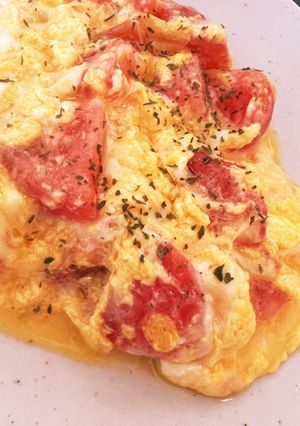 トマトとチーズのスクランブルエッグ-レシピのメイン写真