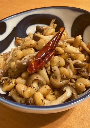 水煮で簡単！大豆としめじのペペロンチーノ-レシピのメイン写真