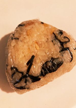 天かす梅塩昆布おにぎり-レシピのメイン写真