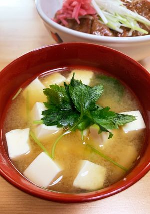味噌汁 豆腐と三つ葉-レシピのメイン写真