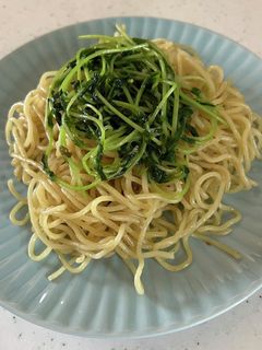 簡単オススメ青菜(豆苗)の塩焼きそば-レシピのメイン写真