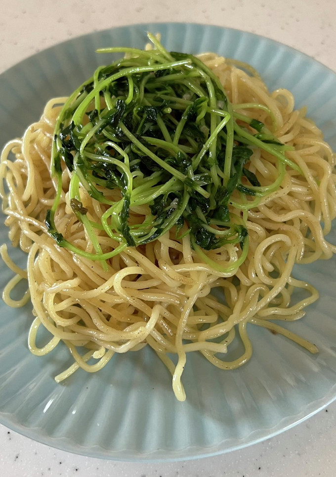簡単オススメ青菜(豆苗)の塩焼きそば-レシピのメイン写真