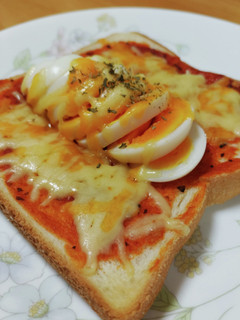 #トーストアレンジ 茹で卵のピザトースト-レシピのメイン写真