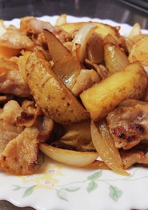 調味料2つ！豚バラ肉と玉葱とポテト炒め-レシピのメイン写真