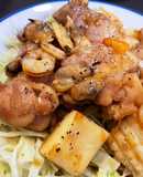 激うま！鶏肉とシーフードのガリバタ炒め