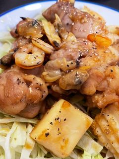 激うま!鶏肉とシーフードのガリバタ炒め-レシピのメイン写真