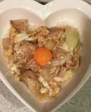 グリルで作る親子丼　真ん中に生卵の黄身