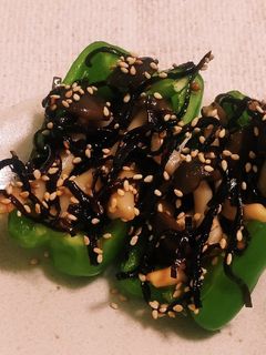 “丸ごとピーマン皿しめじゴマ昆布煮和え”-レシピのメイン写真