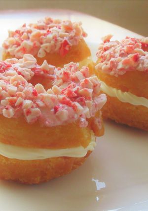 〚いちごチョコ×チーズクリームドーナツ〛-レシピのメイン写真