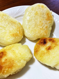 クリームチーズ入り芋もち♪-レシピのメイン写真