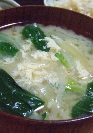 ほうれん草とタマネギの卵とじのみそ汁-レシピのメイン写真