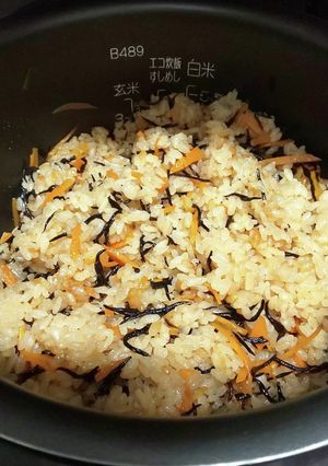 竹輪とひじきの中華風炊き込みご飯-レシピのメイン写真