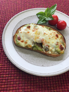 ワカモレキムチートースト-レシピのメイン写真