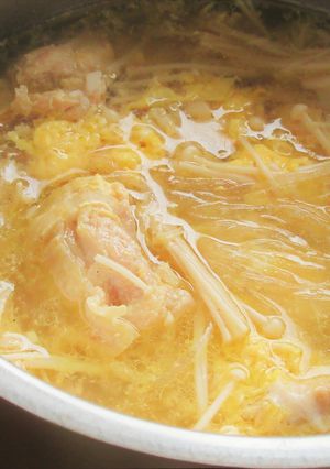 鶏もも肉とえのき茸のガーリック卵スープ-レシピのメイン写真