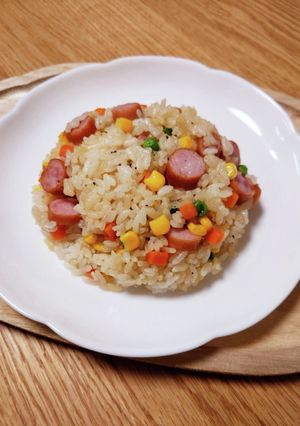 ミックスベジタブルとウィンナーの焼き飯-レシピのメイン写真