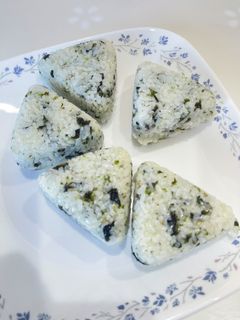 韓国海苔ふりかけ★おにぎり-レシピのメイン写真