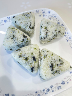 韓国海苔ふりかけ★おにぎり-レシピのメイン写真