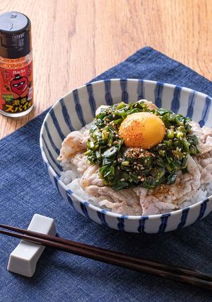 ピリ辛ニラダレのスタミナ豚丼-レシピのメイン写真