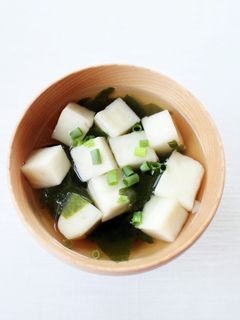 簡単美味しい【はんぺんとわかめのお吸い物-レシピのメイン写真