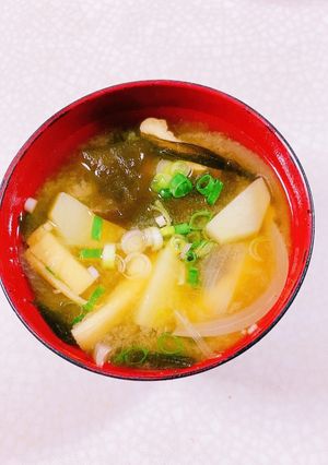 じゃがいもと玉ねぎのみそ汁-レシピのメイン写真