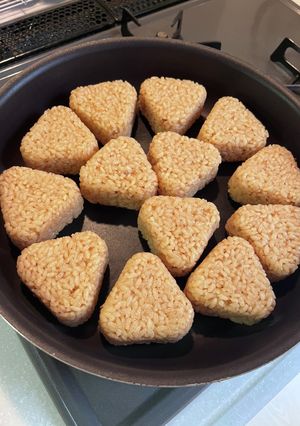 しっかり味付け♡炊き込んDE焼きおにぎり-レシピのメイン写真