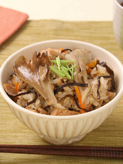 塩こんぶとまいたけの炊き込みご飯-レシピのメイン写真