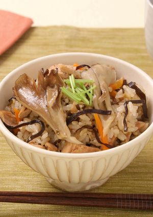 塩こんぶとまいたけの炊き込みご飯-レシピのメイン写真