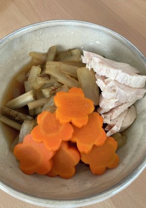 ごぼうと大根と人参の煮物、チキンのせ-レシピのメイン写真