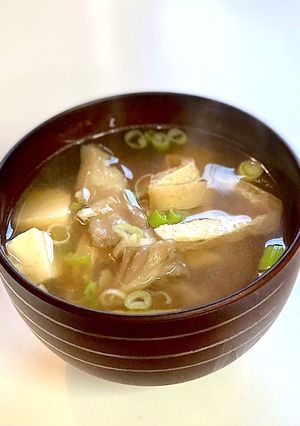 舞茸(きのこ)と豆腐のお味噌汁-レシピのメイン写真